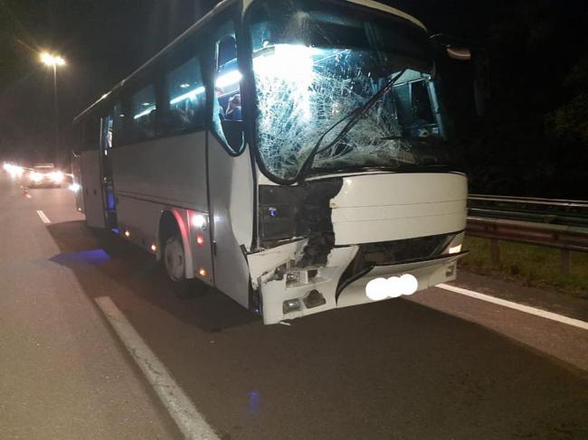 На Рівненщині фургон зіткнувся із пасажирським автобусом, в якому було 58 людей (ФОТО)