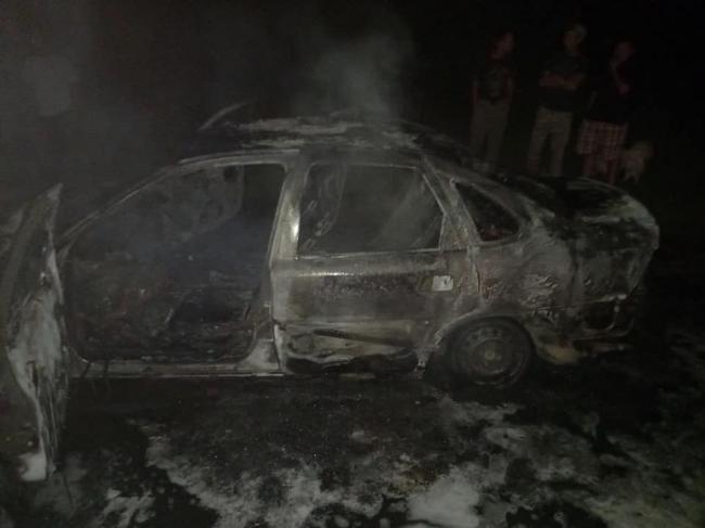 На Рівненщині вщент згорів легковий автомобіль (ФОТО)