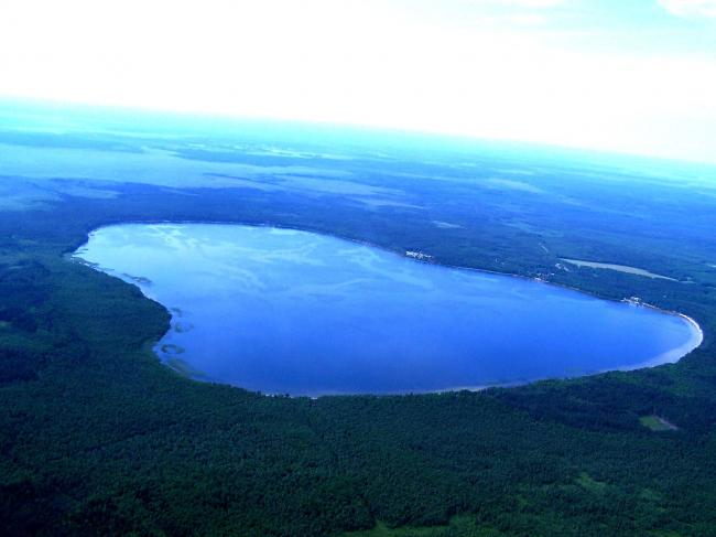 Одне з найбільших озер Рівненщини показали з висоти пташиного польоту (ВІДЕО)