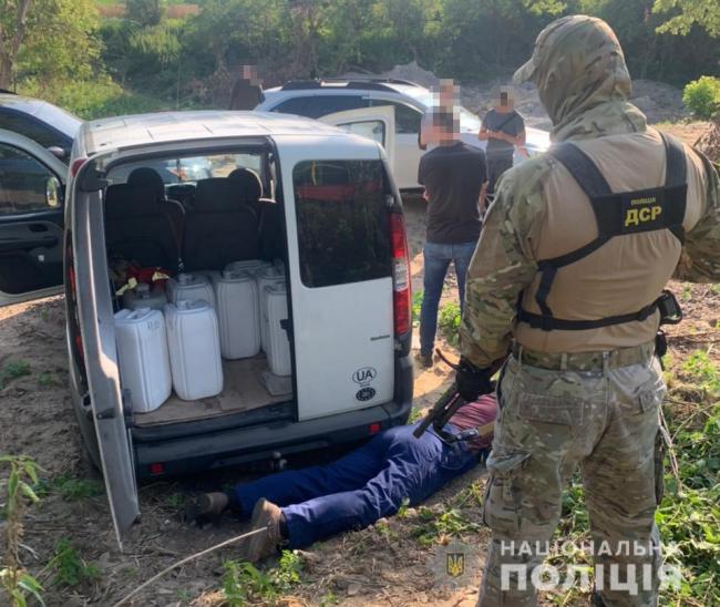 Зливали по 30 тонн в місяць: на Рівненщині працівників Укрзалізниці підозрюють у крадіжці пального