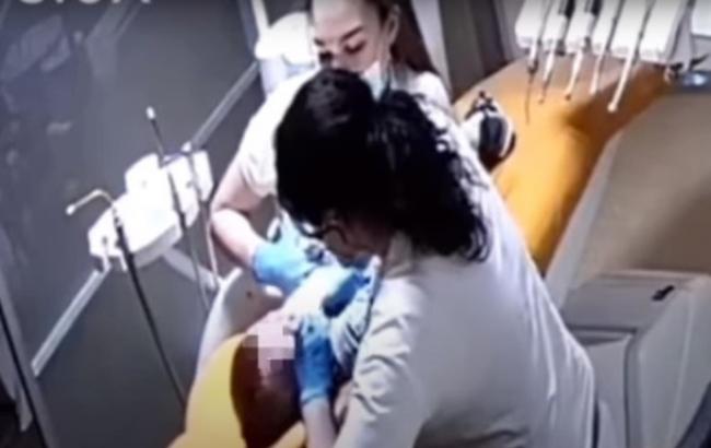 Рівненській стоматологині, яка била дітей, анулювали ліцензію