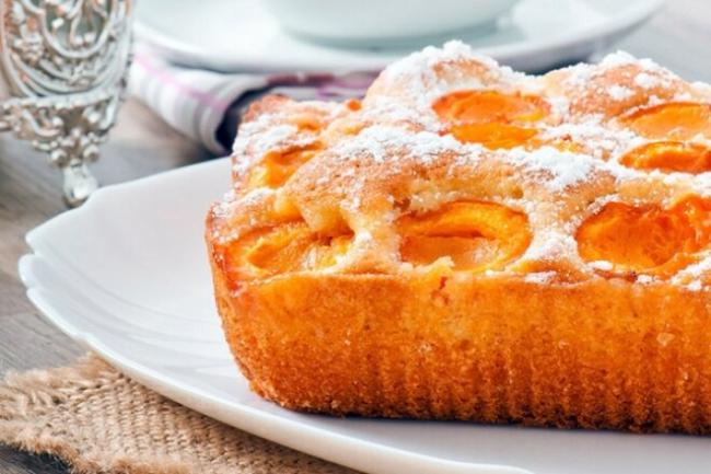 Що приготувати з абрикосів: рецепт смачного пирога