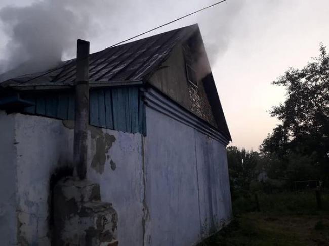 У селі на Рівненщині горів дах житлового будинку (ФОТО)
