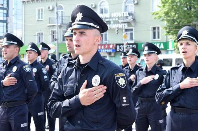 У центрі Рівного працівників поліції вітали з професійним святом (ФОТО+ВІДЕО)