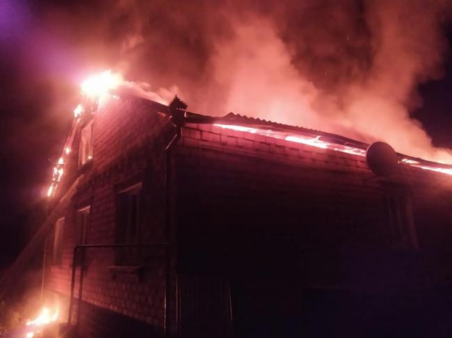 Уночі на Рівненщині палав житловий будинок (ФОТО)