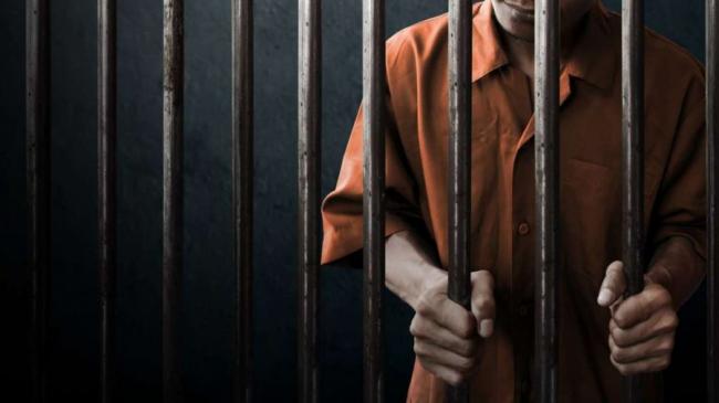 Бив по голові цвяходером: 17-річний хлопець із Рівненщини проведе 7 років за ґратами за вбивство
