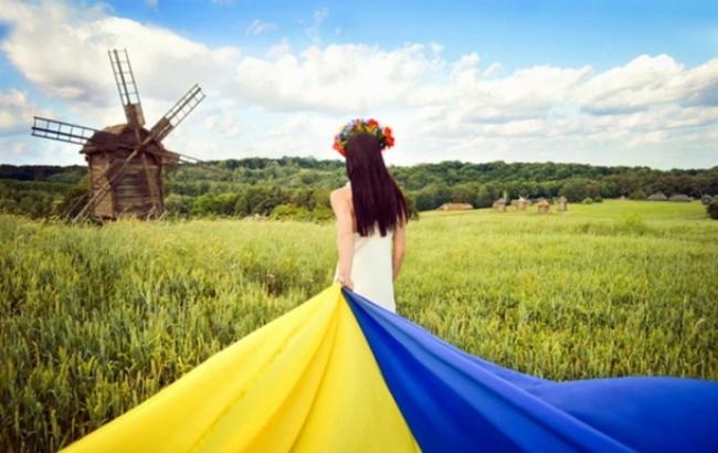 24 серпня - День Незалежності України: привітання у віршах та прозі