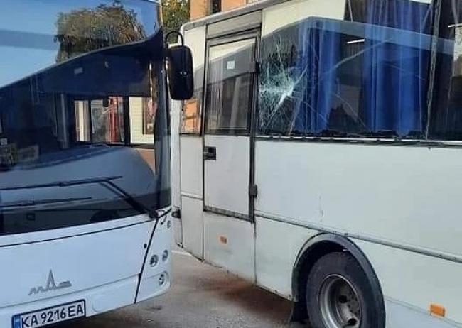 ДТП з автобусами на зупинці в Костополі: на обох водіїв склали протоколи