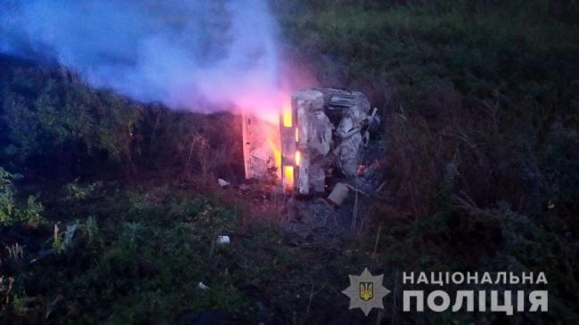 Від удару авто загорілось: у Запорізькій області в палаючій машині загинули 5 людей
