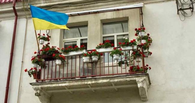  Дубенчан закликали вивішувати українську символіку на будинках