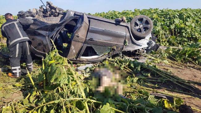 На Рівненщині «BMW X5» злетіло з дороги - двоє людей загинули