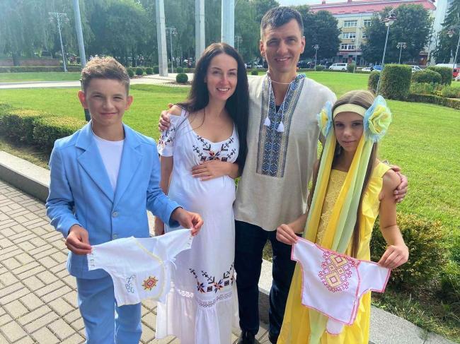Немовлятам, які народяться 24 серпня на Рівненщині, подарують вишиті сорочки