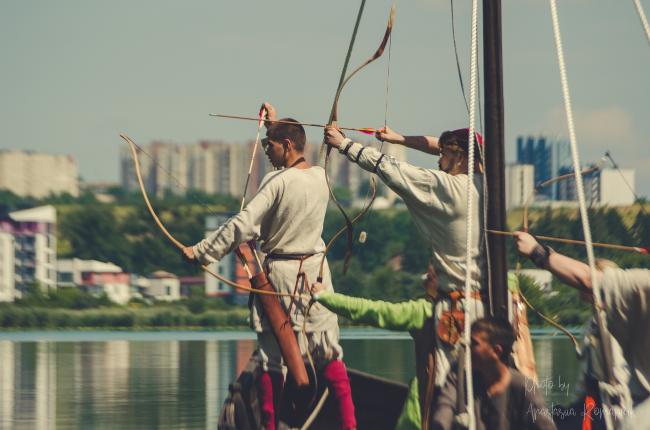 Турнір лучників, реконструкція бою і парад човнів: у Рівному відгримів фестиваль на «Оствиці» (ФОТО)