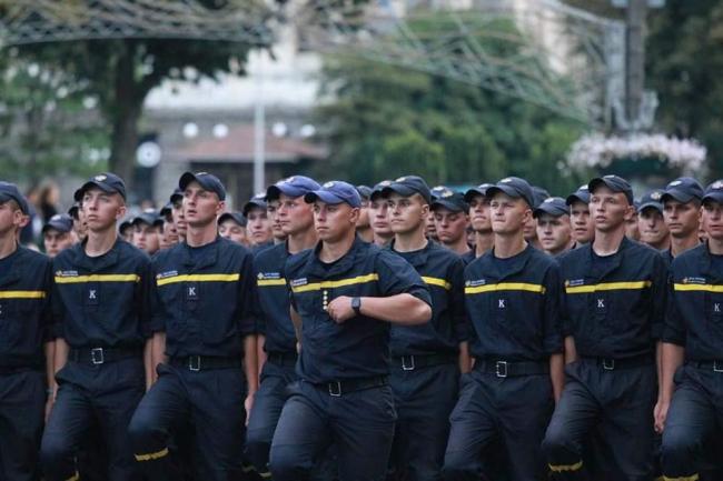 Рівненські рятувальники братимуть участь у параді військ у столиці