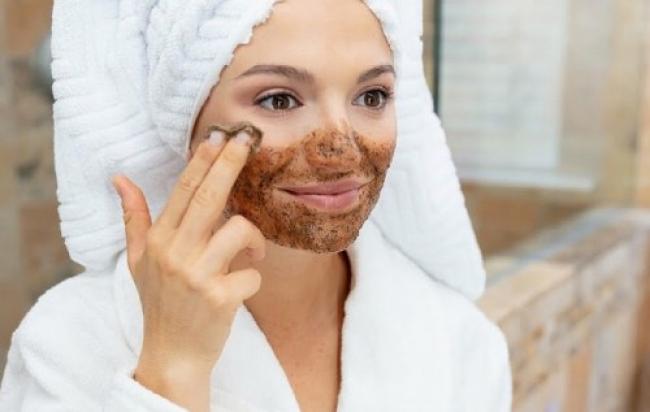 Тонізуючі маски для шкіри обличчя у домашніх умовах: варіанти