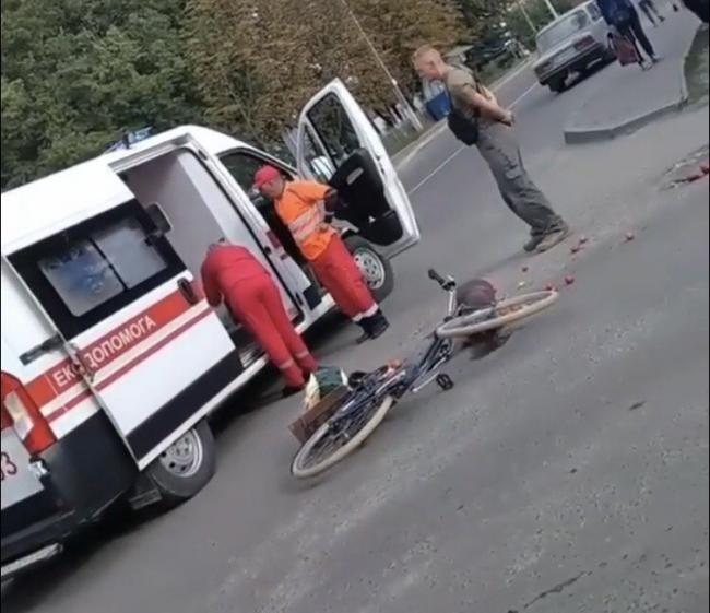 У Костополі водій легковика збив велосипедистку (ВІДЕО)