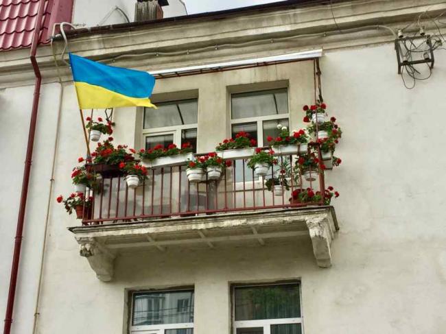 У місті Дубно хочуть, щоби всюди майоріли прапори України