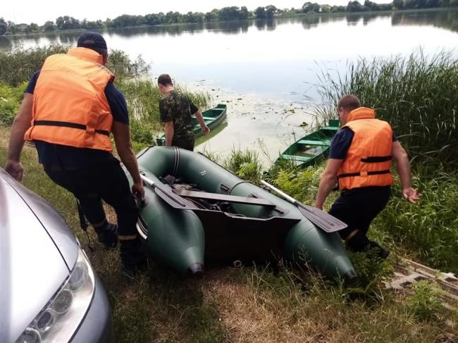 У річці на Рівненщині водолази шукають тіло чоловіка (ФОТО)