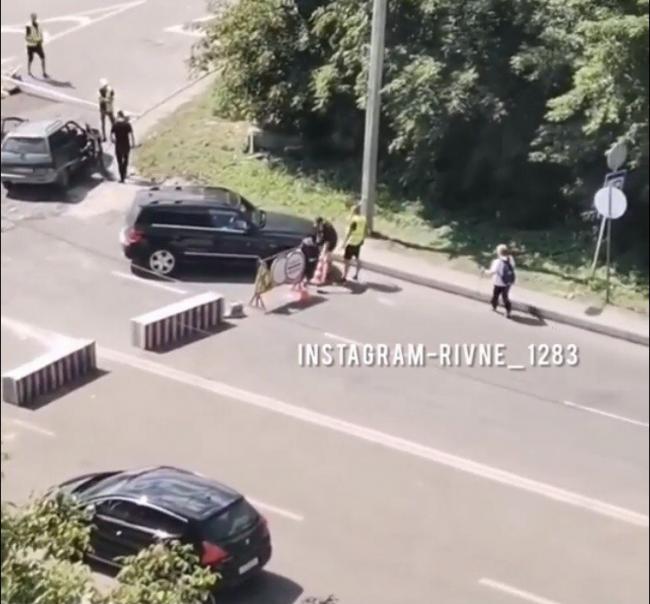У Рівному на перехресті Макарова-Дубенська знову сталась аварія (ВІДЕО)