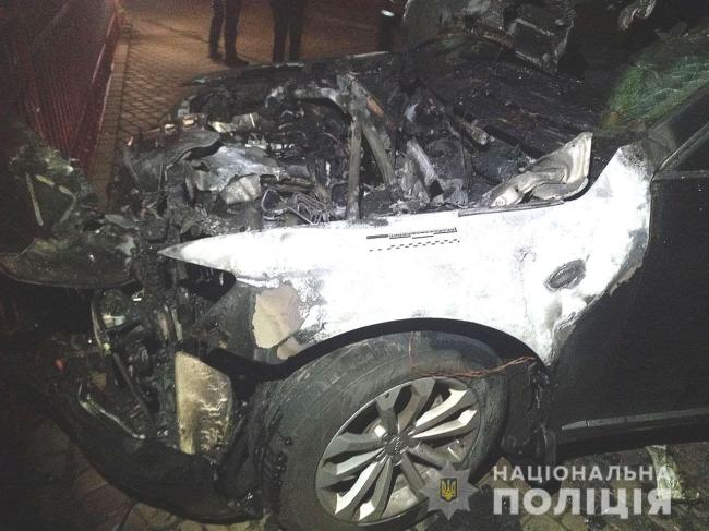 У Рівному підпалили автомобіль, яким користувався депутат обласної ради