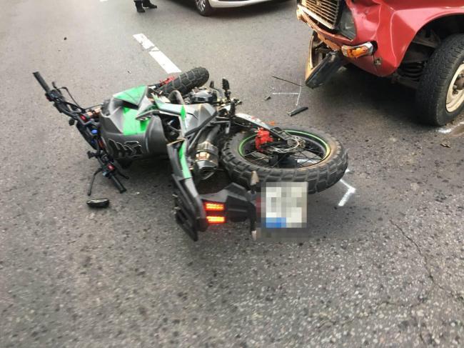 У Рівному водій «Москвича» збив мотоцикліста (ФОТО)