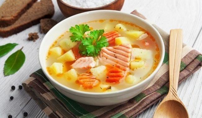 Уха з червоної риби: рецепт ароматного супу