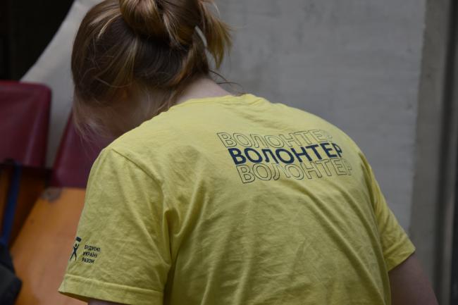Волонтери БУРу створюють майданчик у селищі на Рівненщині (ФОТО)