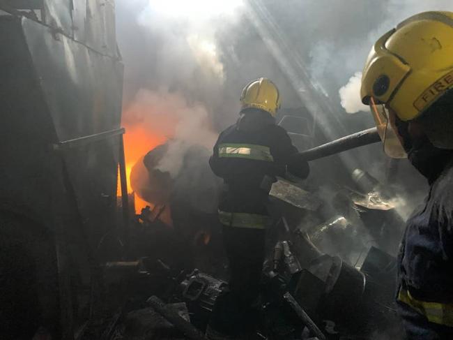Горіла тирса і шини: відомі деталі пожежі у Костополі (ФОТО)