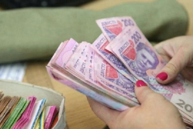 На власні потреби: у Рівненській області продавчиня систематично крала гроші з каси 