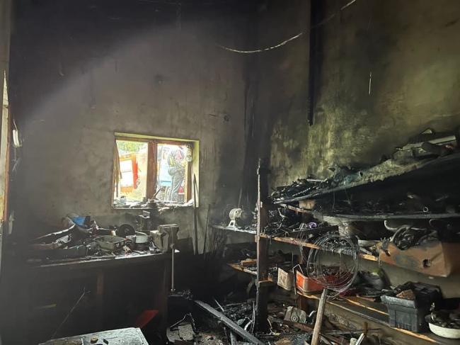 Токарний станок, компресор і «сварку» знищило полум’я у гаражі на Дубенщині