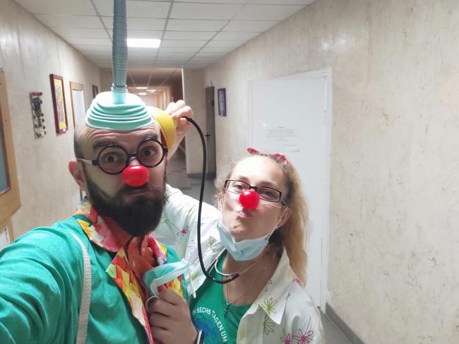 У Рівному лікарняні клоуни розважали онкохворих дітей