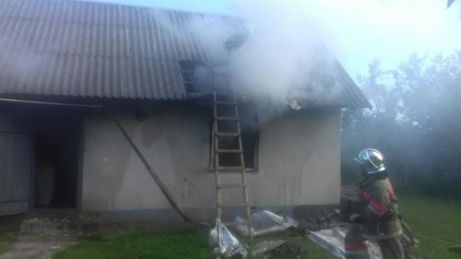 У селі на Рівненщині в людей загорілась літня кухня (ФОТО)