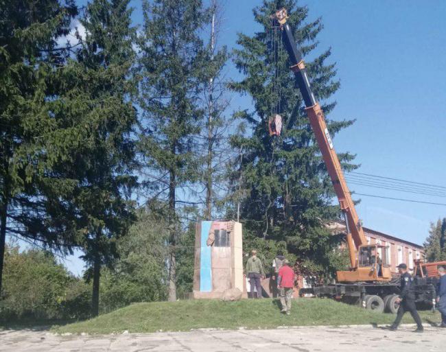 У селі на Рівненщині демонтували пам’ятник більшовику Патолічеву