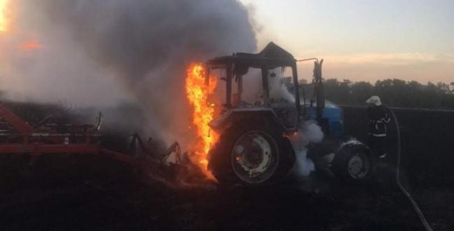 У селі на Рівненщині загорівся трактор
