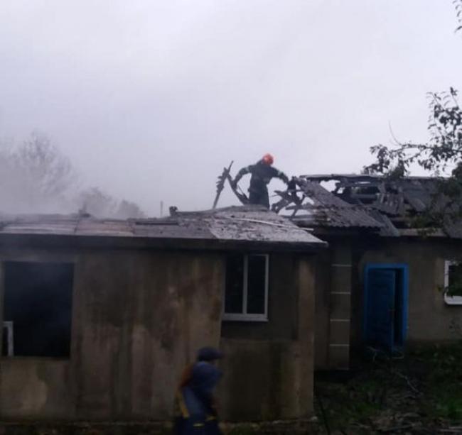 У Бугрині згорів дах житлового будинку (ФОТО)