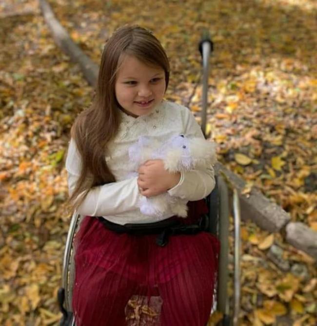 На Рівненщині збирають кошти на ліки дівчинці, яка 5 років бореться з недугою