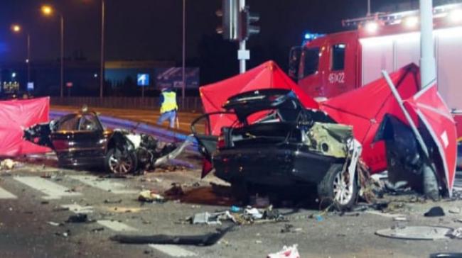Автомобіль розірвало навпіл: у Польщі загинули троє українців