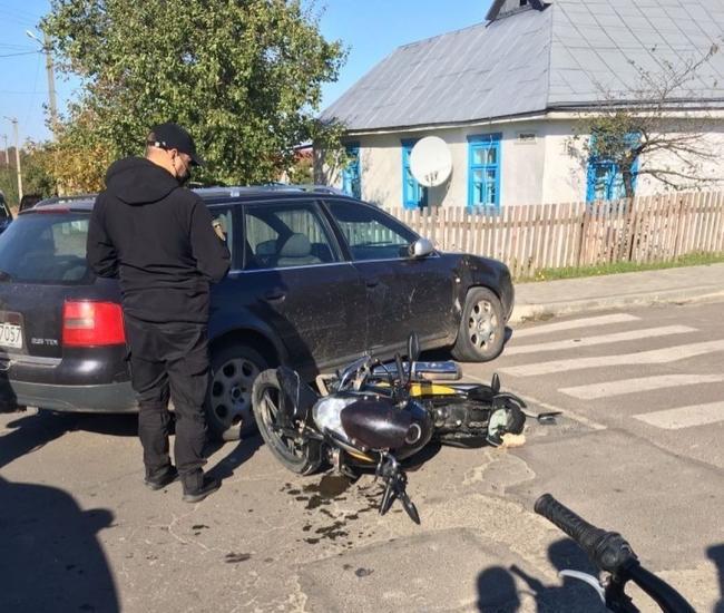 У Володимирці мотоцикліст в`їхав у легковик (ФОТО)