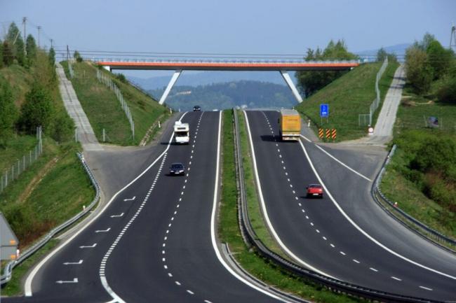 Відомо, коли почнуть будувати перший український автобан із Рівного до кордону із Польщею