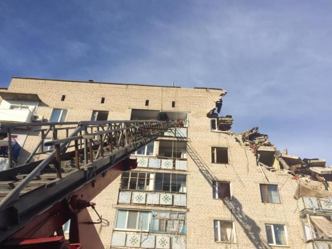 У Миколаївській області вибухнув газ у багатоповерхівці: частина будинку зруйнована, є постраждалі (ФОТО)