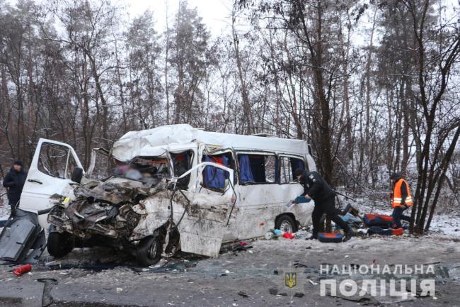 У Чернігівській області маршрутка зіткнулась із фурою: 13 загиблих та 7 травмованих (ВІДЕО)