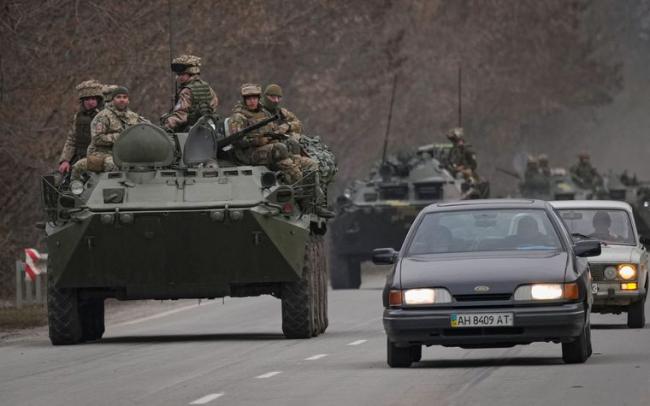 "Зневіра окупантів зростає погодинно": на Чернігівщині помітили, як російські військові самі зливали пальне з техніки