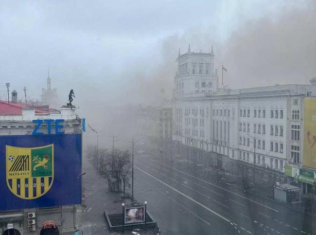 У Харкові російські окупанти влучили крилатою ракетою у будівлю міськради