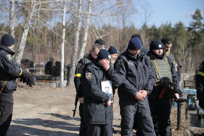 Ціною власного життя врятував цивільних людей: на Київщині попрощались із загиблим поліцейським