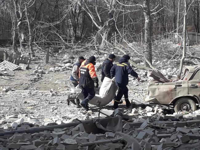 У Чернігові під час авіаудару загинула сім`я: маленькі двійнята, старша донька та батьки