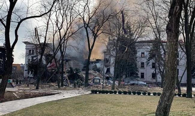 Із бомбосховища Маріупольського драмтеатру вивели 130 людей, ще 1300 - залишаються у підвалах - Денисова