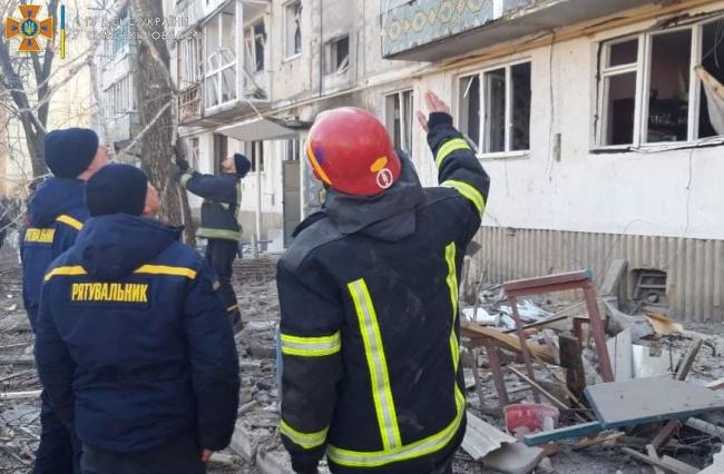 В Охтирці шістьох людей витягли з-під завалів після потужного обстрілу