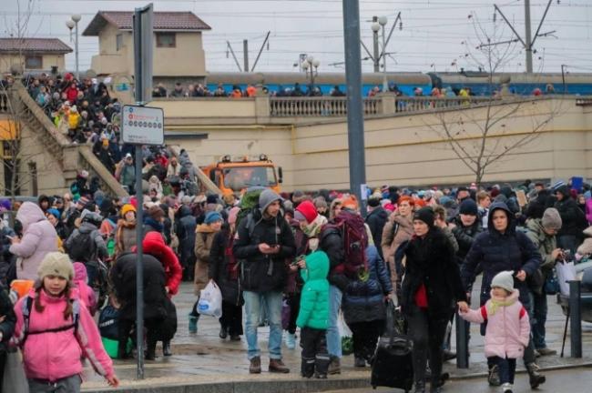 "Люди не можуть постійно жити в спортзалі чи школі": у Львові збираються зводити котеджні містечка для переселенців