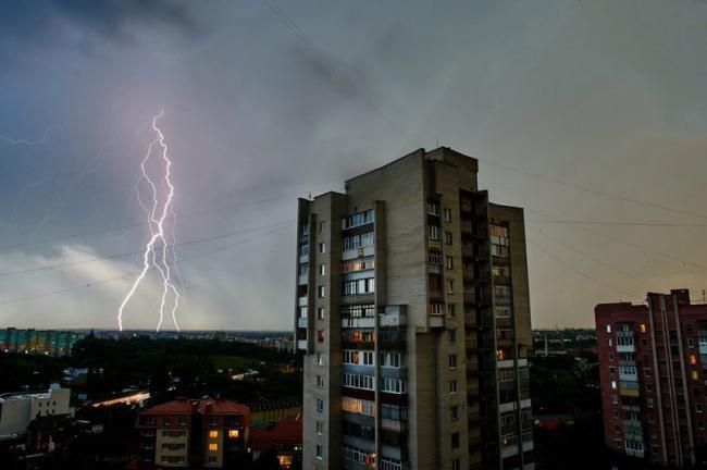 Мешканців Рівненщини попереджають про грозу та шквальний вітер