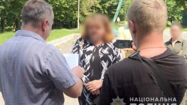У Хмельницькому жінка намагалась здати 15-річну доньку в "оренду" в бордель